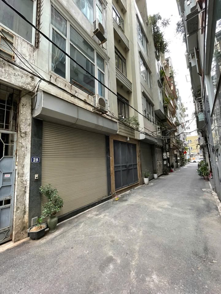 Nhà 5 tầng đường Xuân La Tây Hồ 68m² giá 17 tỷ - Không gian sống yên tĩnh!