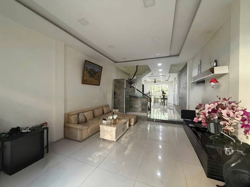 Nhà mặt tiền 4 tầng tại 3 Tháng 2, Quận 11, 59m² - Giá chỉ 11.5 tỷ!