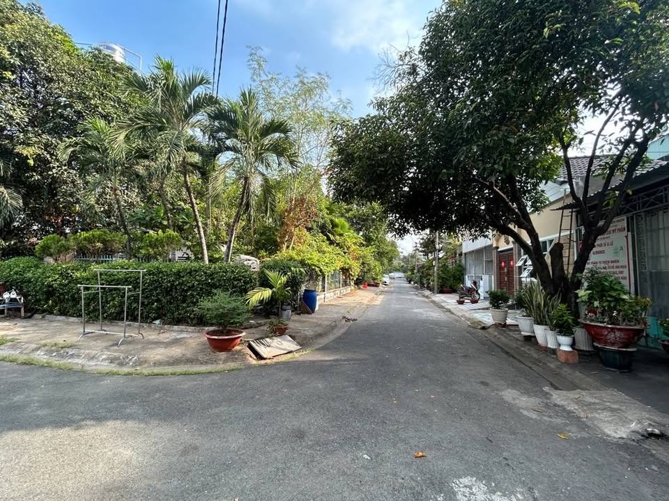 Nhà phố Thủ Đức 110.5m² giá 5.2 tỷ - Ô tô tránh, gần công viên thoáng mát!