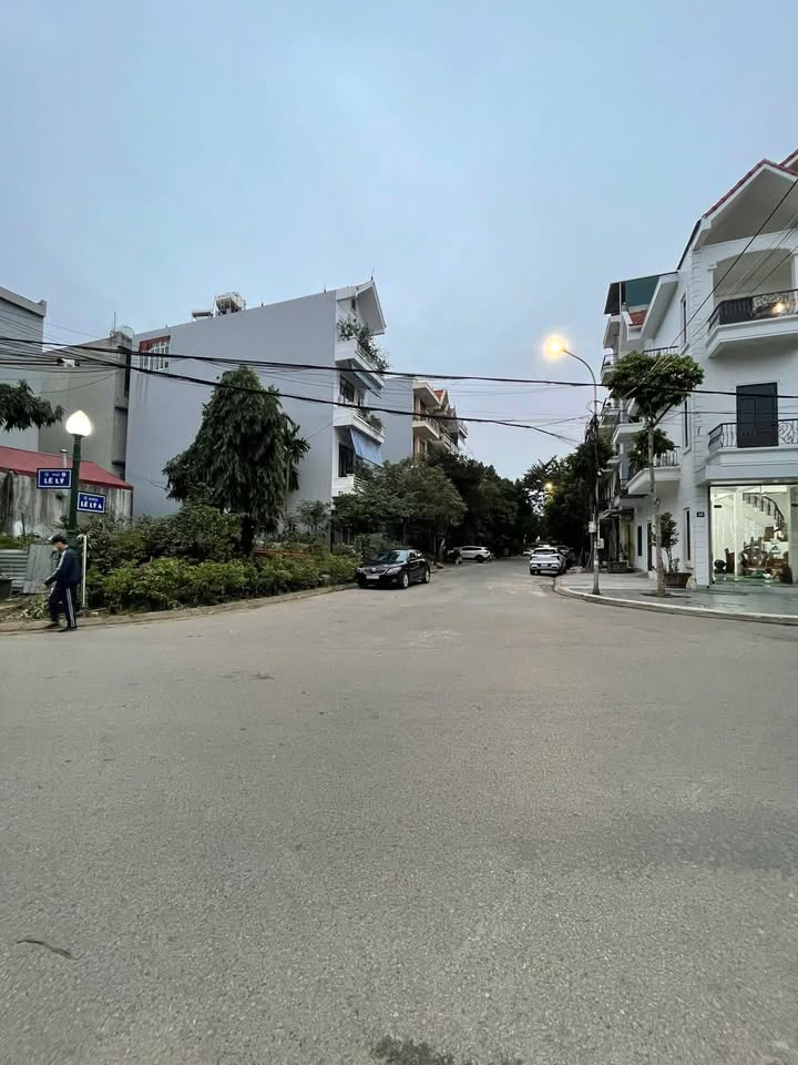 Bán lô đất góc đường Lê Lý Bắc Giang 93m² giá 10 tỷ - Vị trí đắc địa cho kinh doanh!