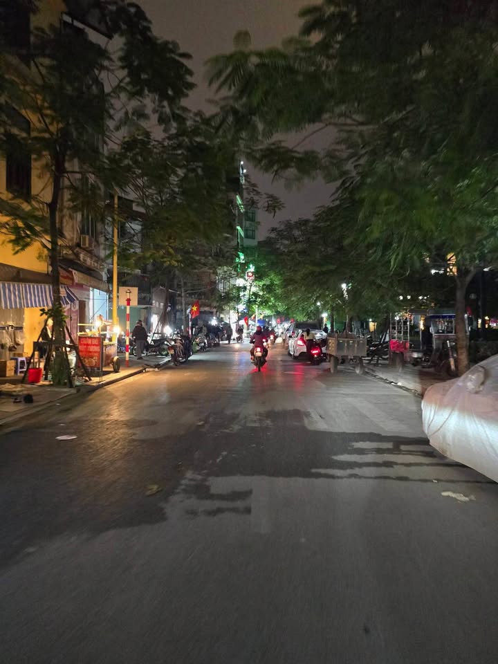 Nhà 4 tầng Văn Chương Đống Đa 45m² giá 18.5 tỷ - Kinh doanh sầm uất!