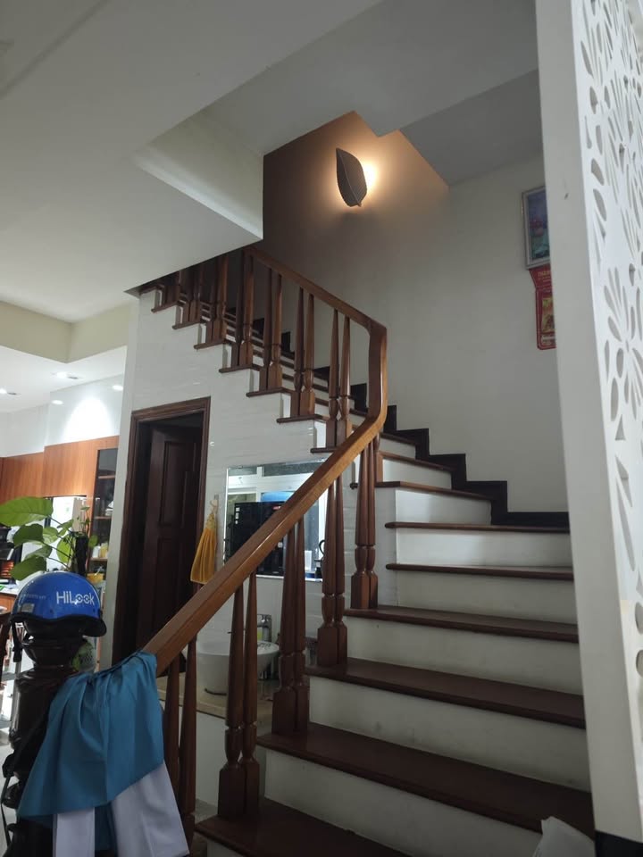 Nhà 3 tầng góc 2 mặt tiền Đà Nẵng 103m² giá 20 tỷ - Cách biển Mỹ Khê chỉ 300m!