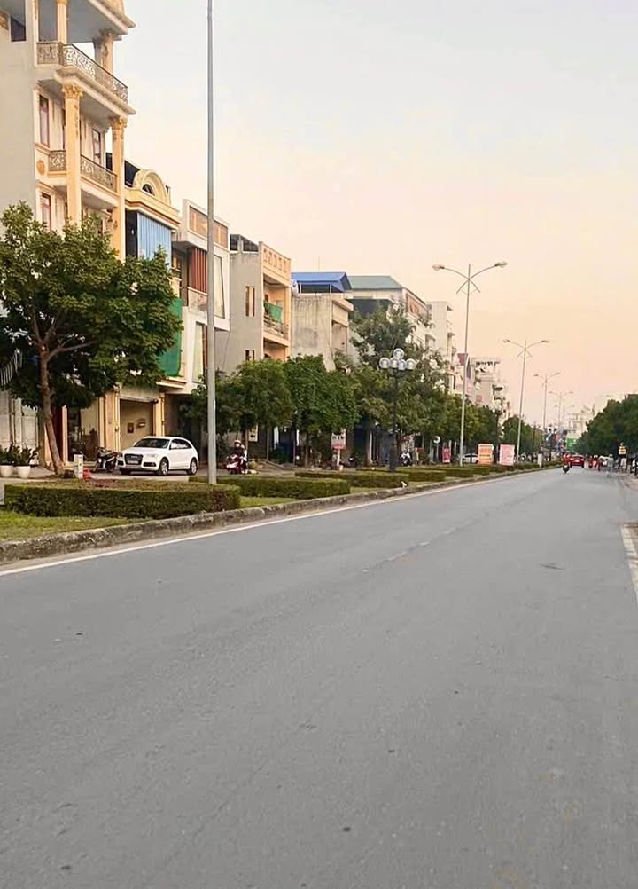 Bán toà nhà FrontHouse Đỗ Mạnh Đạo, Nam Định 340m² giá 20 tỷ - Đầu tư sinh lời ổn định!