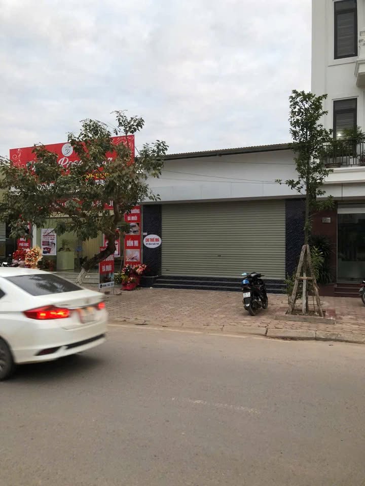 Nhà cho thuê đường Hoàng Quốc Việt, 115m² - Vị trí trung tâm, thuận tiện sinh hoạt