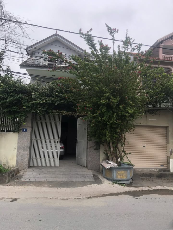 Nhà cho thuê 3 tầng đường Tân Hùng, Vinh 180m² giá 9 triệu - Full nội thất hiện đại!