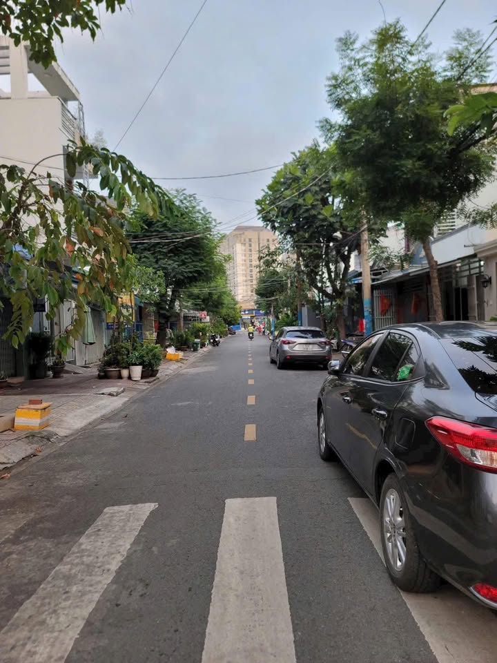 Nhà cấp 4 gác xép đường 11 Phước Bình 112m² giá 8 tỷ - Sẵn sàng vào ở!