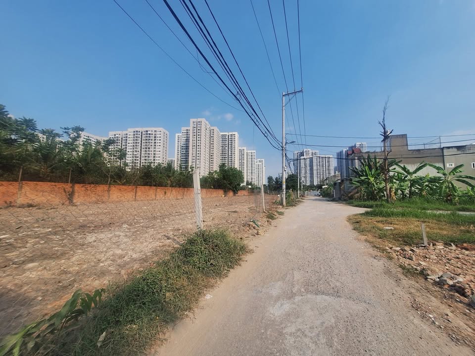 Đất nền mặt tiền đường Nguyễn Xiễn Q9, 97m² giá 4.7 tỷ - Cơ hội đầu tư hấp dẫn!