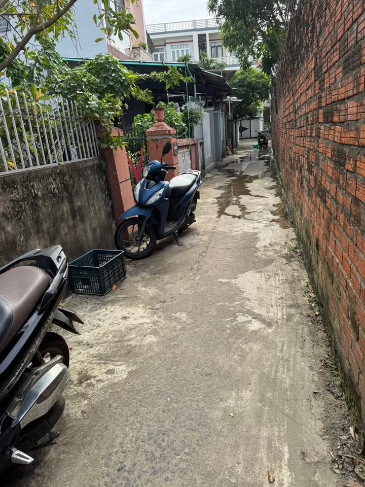 Nhà cấp 4 góc đường Nguyễn Tất Thành, 100m² giá 1.3 tỷ - Cơ hội đầu tư tuyệt vời!