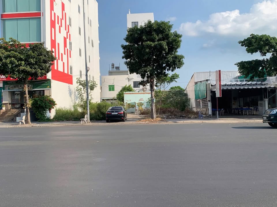 Cặp nền đất Golden City Long Xuyên 384m² - Giá tốt cho nhà đầu tư!