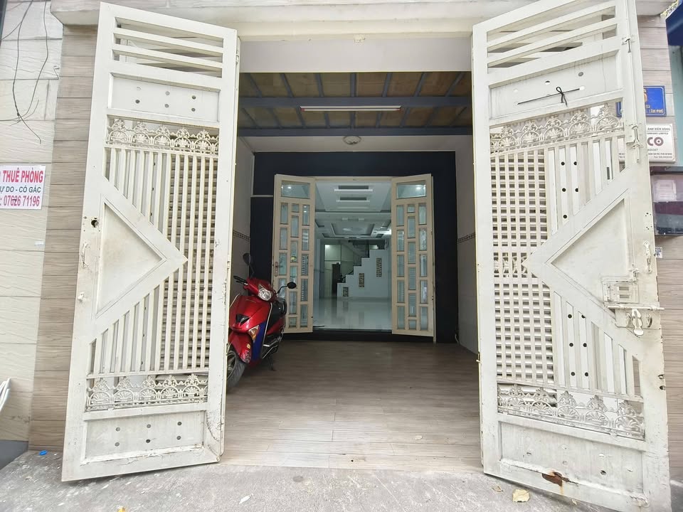 Cho thuê nhà mặt tiền Tây Thạnh 150m² giá 25 triệu - Phù hợp cho gia đình lớn!