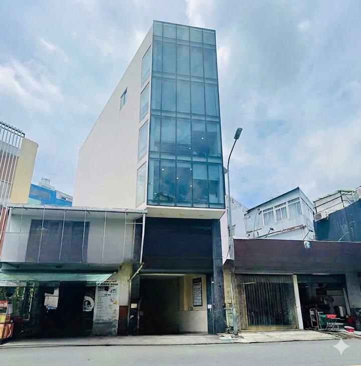 Cho thuê FrontHouse 7 tầng Bạch Đằng, Tân Bình - Diện tích 5x20m, Giá chỉ 70 triệu/tháng!