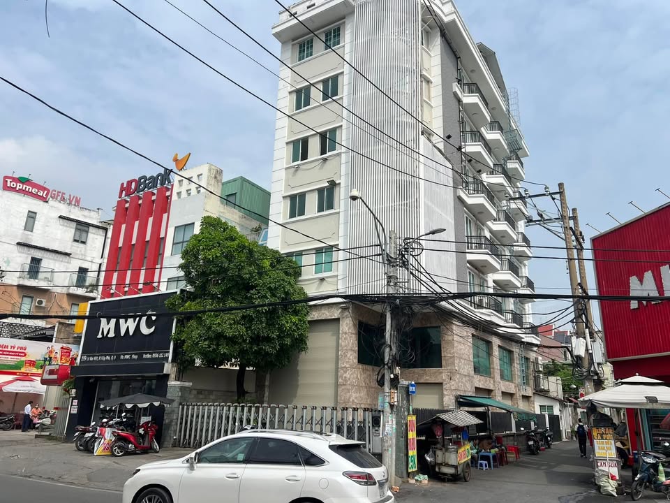 Cho thuê tòa nhà góc 2 mặt tiền Lê Văn Việt, Thủ Đức - Diện tích 300m², giá 160 triệu/tháng!