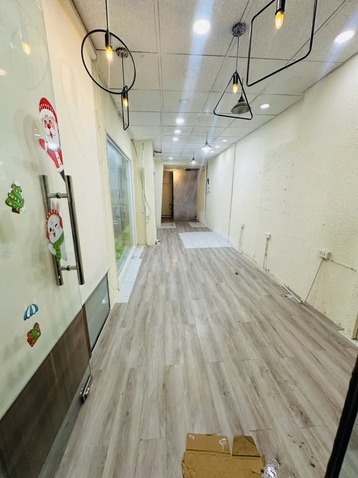 Mặt bằng kinh doanh cho thuê Ung Văn Khiêm, Bình Thạnh 33.6m² - Vị trí đắc địa, thuận lợi kinh doanh!