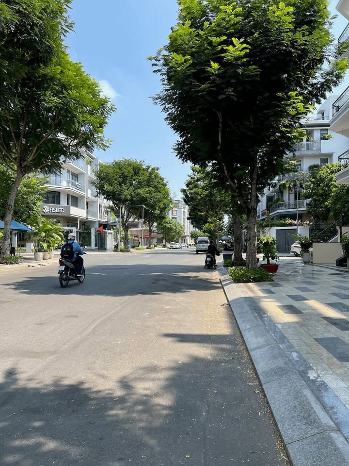 Văn phòng cho thuê tại Vạn Phúc City, Thủ Đức 150m² giá 20 triệu - Môi trường làm việc chuyên nghiệp
