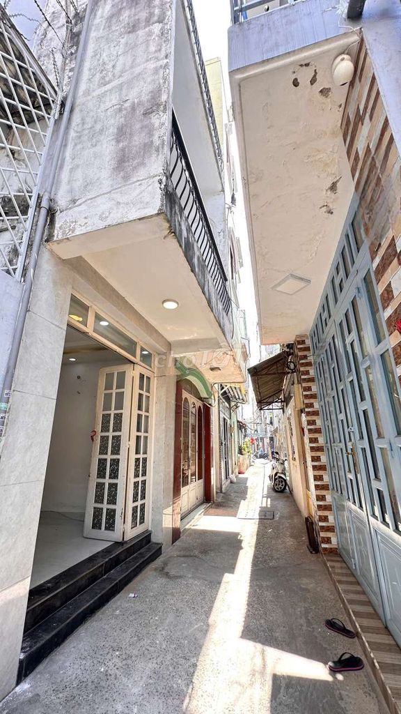 Nhà 2 lầu Tạ Quang Bửu, Quận 8, 21m² giá 3.58 tỷ - Gần mặt tiền, tiện ích đầy đủ!