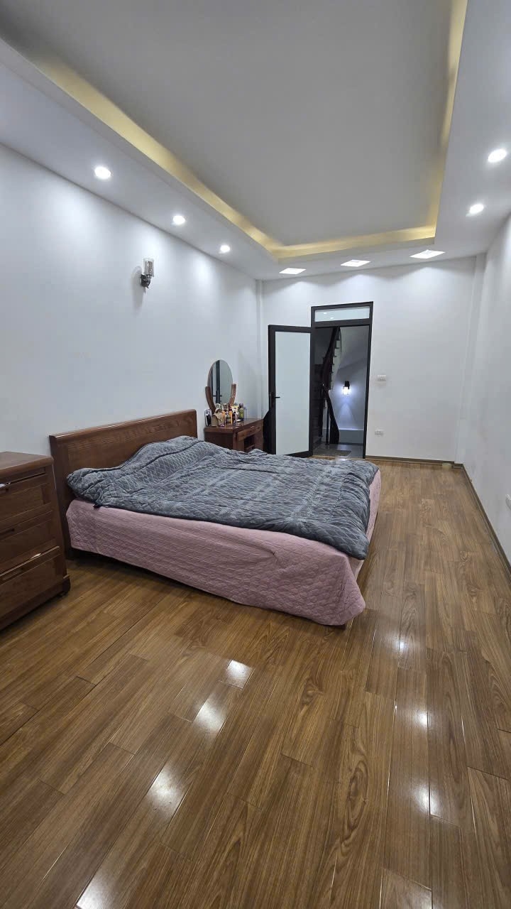 Nhà Mai Động 31m² giá 8.4 tỷ - Không gian sống lý tưởng gần hồ