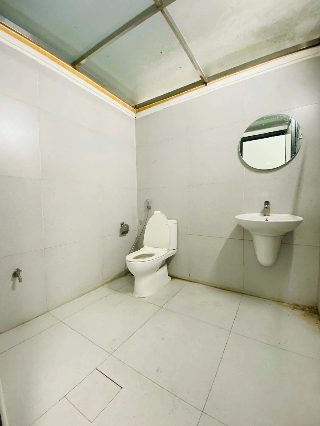 Cho thuê sàn văn phòng tầng 1 Vinhomes Marina 80m² giá 11 triệu - Vị trí đắc địa, tiện ích đầy đủ!