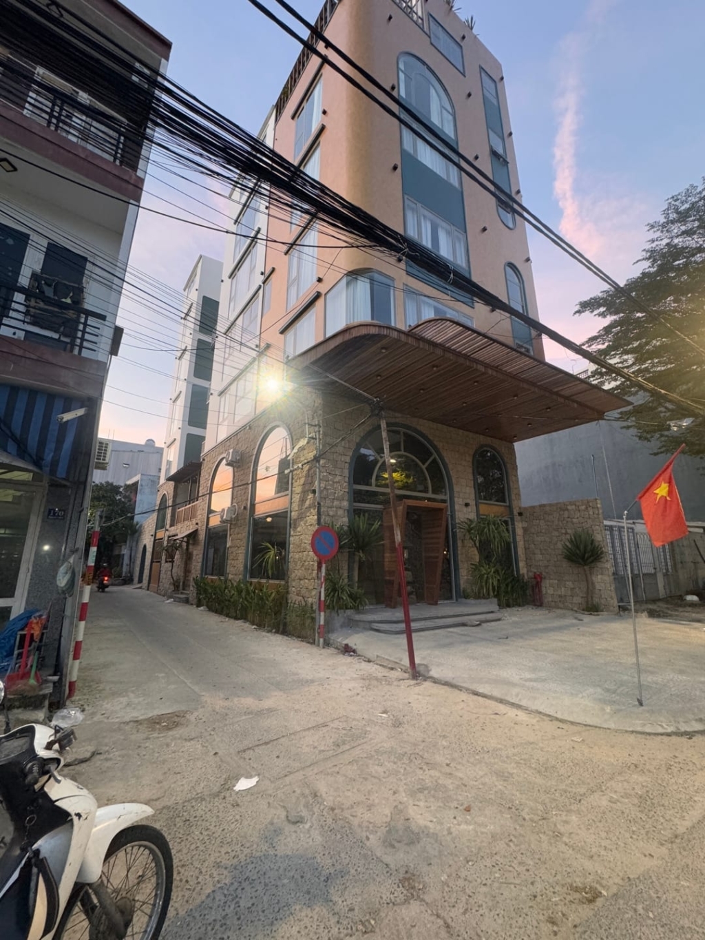 Dãy trọ 3 tầng Phó Đức Chính, Sơn Trà 112.7m² giá 9.1 tỷ - Dòng tiền ổn định 32 triệu/tháng!