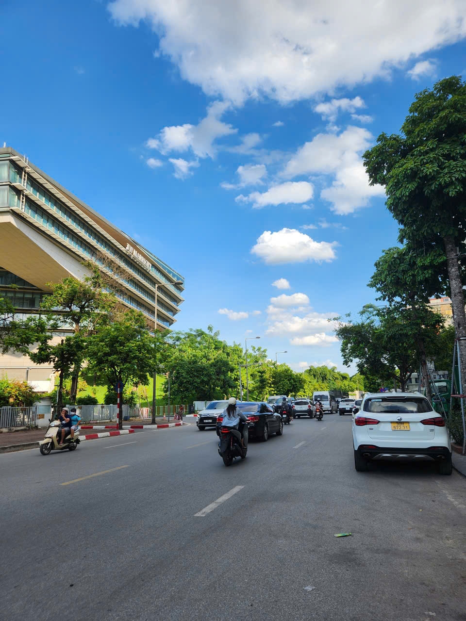 Khách sạn mặt phố Đỗ Đức Dục, 310m², giá 288 tỷ - Cơ hội đầu tư sinh lời cao!