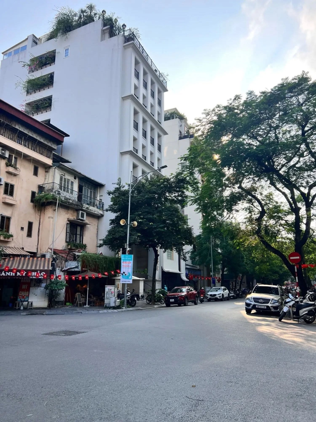 Nhà mặt Hồ Tây Nhật Tân 110m² giá 91.9 tỷ - Độc bản hiếm có!