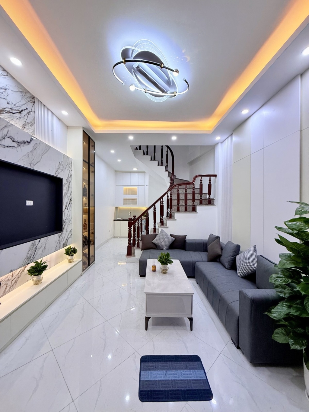 Nhà phố Hoàng Mai 6 tầng 44m² giá 8.95 tỷ - Về ở ngay!