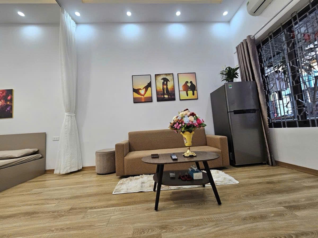 Nhà mặt phố Cầu Giấy 30m² giá 28 tỷ - Kinh doanh sầm uất, 2 mặt thoáng!