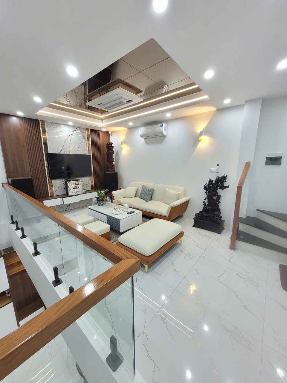 Nhà Đẹp Đống Đa, 40m² giá 12.5 tỷ - Gần Ngã Tư Sở, Full Nội Thất Sang Trọng!