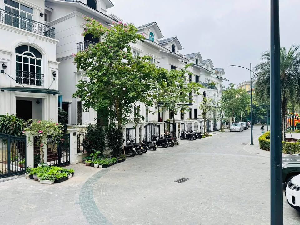 Biệt thự Lạc Long Quân Xuân La Tây Hồ 140m² giá 69.99 tỷ - Khu vực an ninh tốt, thuận tiện sinh hoạt!