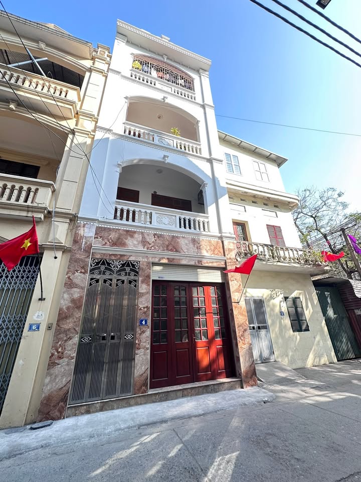 Nhà riêng Xuân Đỉnh 41m² giá 11 tỷ - Chính chủ, cầu thang giữa tiện lợi!