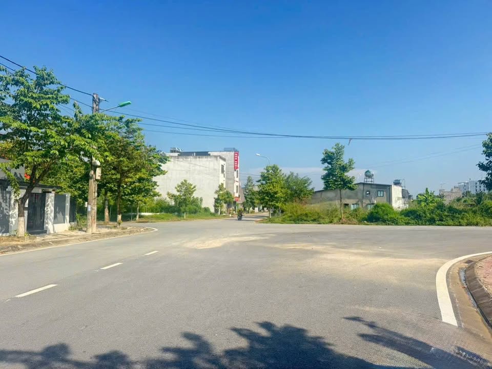 Đất nền đường Nguyễn Hữu An, Cam Đường, 100m² giá 1.83 tỷ - Vị trí cực đẹp, giao thông thuận lợi!