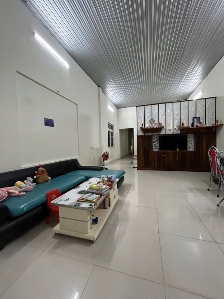 Nhà bán Phường Đông, Cư Jút 150m² giá 1.45 tỷ - Sân rộng ô tô quay đầu!