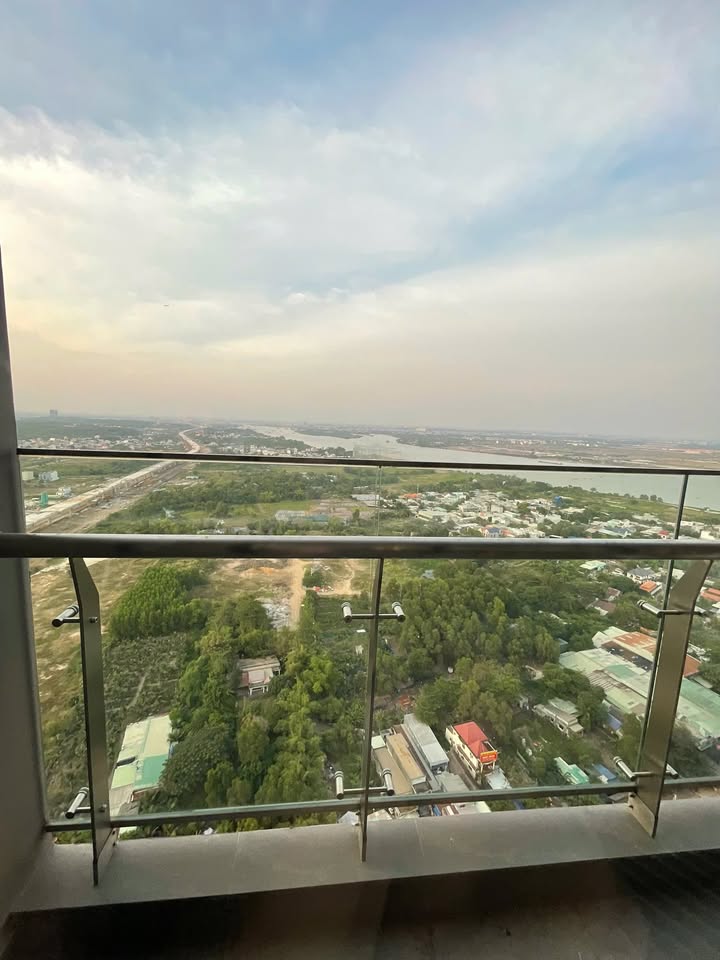 Căn hộ Vinhomes Grand Park Thủ Đức 3PN giá 15.5 triệu - View sông thoáng mát!