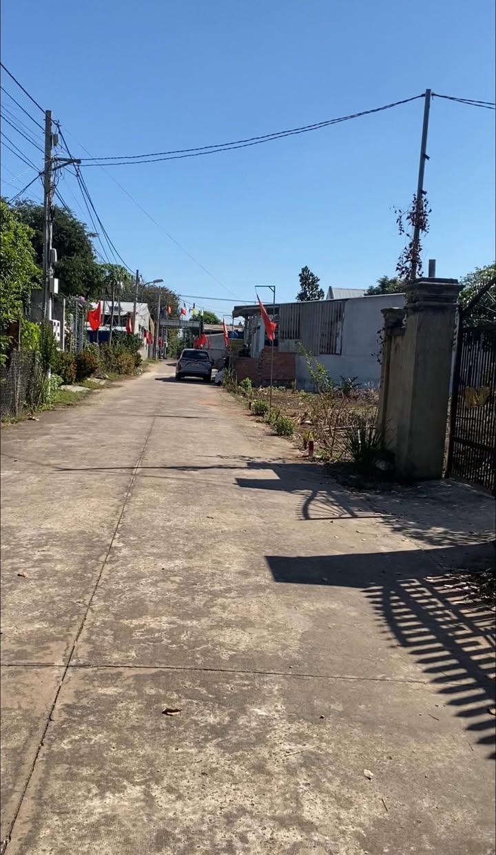 Đất nền Đồng Xoài 348m² giá 380 triệu - Sổ đỏ chính chủ, tiện ích xung quanh đầy đủ!