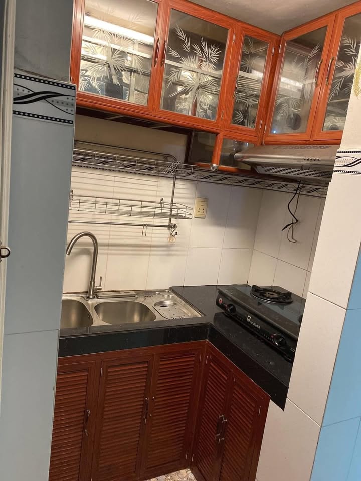 Chung cư gác lửng mặt tiền đường Nguyễn Thái Bình Quận 1 - Sổ đỏ chính chủ, chỉ 1.95 tỷ!