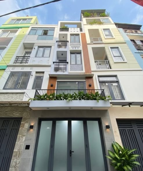 Nhà phố Nguyễn Thiện Thuật Q3 150m² giá 8.2 tỷ - Xe hơi đỗ cửa!