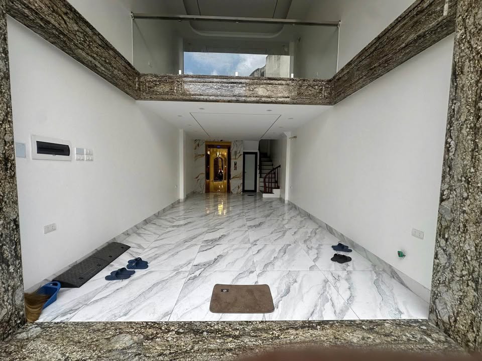 Nhà mặt phố Hoàng Cầu, Đống Đa, 25m² giá thỏa thuận - Kinh doanh sầm uất, thiết kế hiện đại!