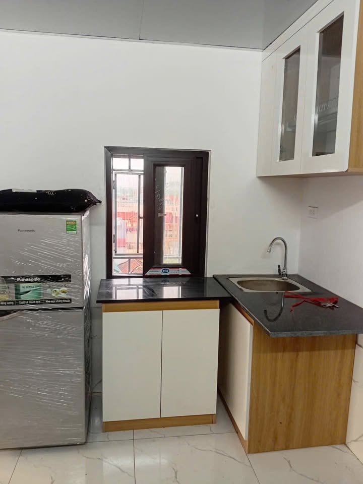 Phòng cho thuê tại Ngõ 180 Tây Mỗ, 15m² giá 3.3 triệu - Full nội thất tiện nghi!