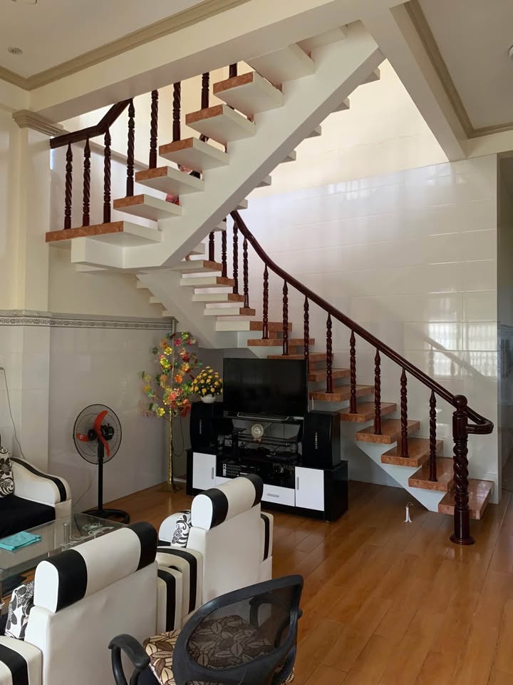 Nhà phố 2 tầng đường Yết Kiêu, Sóc Trăng 200m² giá 3 tỷ - Chính chủ bán gấp!