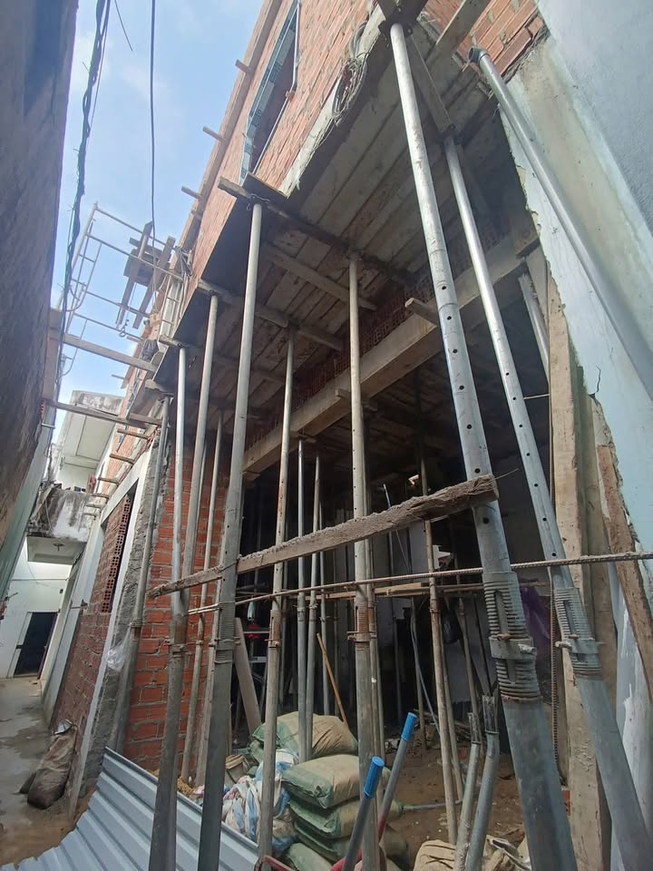 Nhà 2 tầng đường Nguyễn Thái Học 46m² giá 2.55 tỷ - Thiết kế đẹp, tiện ích đầy đủ!