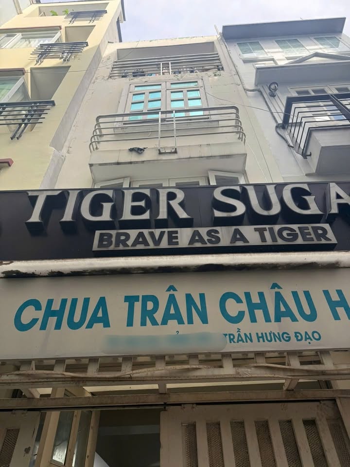 Nhà phố Trần Hưng Đạo, Q1 - 150m² giá 5 tỷ - Hẻm thông thoáng, gần trung tâm!