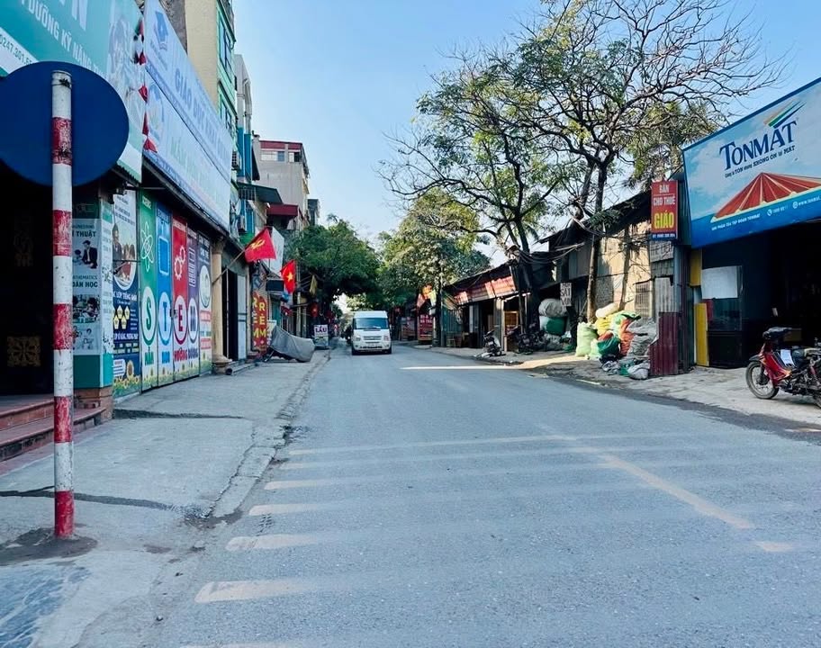 Nhà mặt phố Hoàng Tăng Bí 57m² giá 18 tỷ - Vị trí kinh doanh sầm uất!