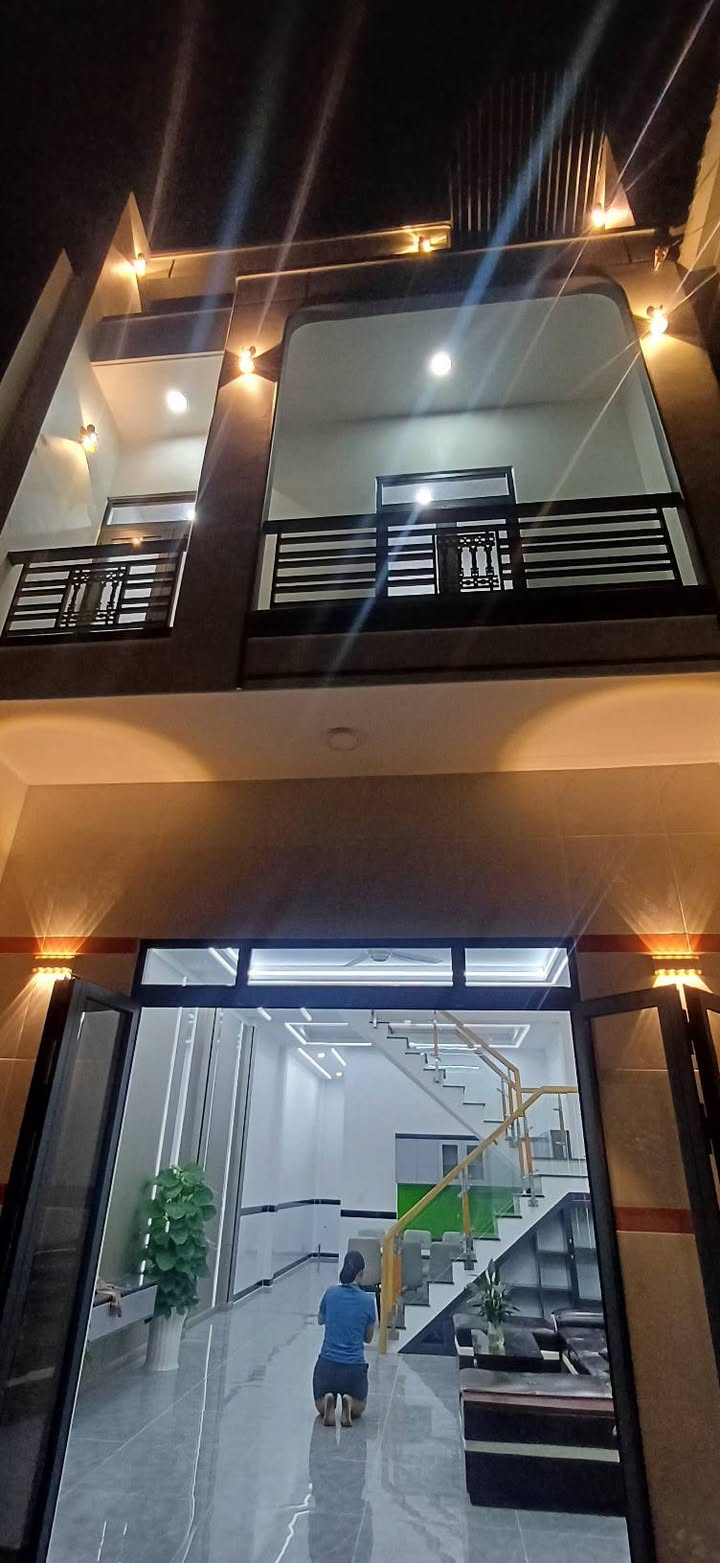 Nhà mới xây Tân Hiệp 100m² giá 2.85 tỷ - Full nội thất, sân ô tô 7 chỗ!