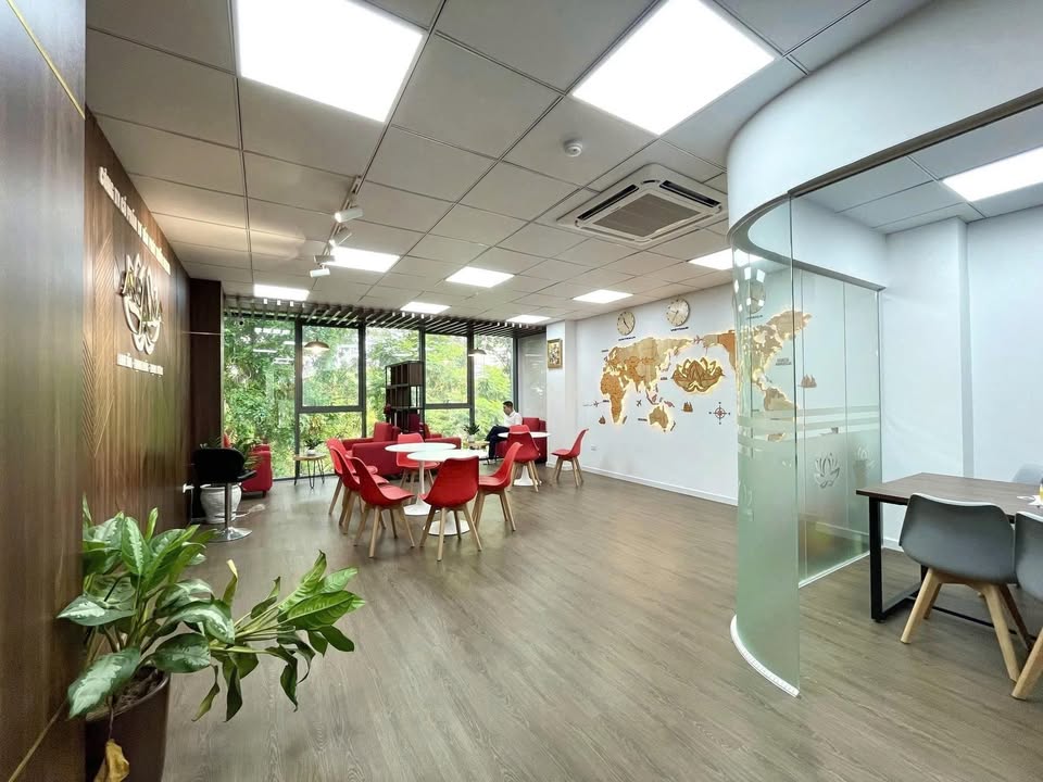 Văn phòng cho thuê Chùa Láng Đống Đa 90m² giá 18 triệu - Không gian làm việc lý tưởng!