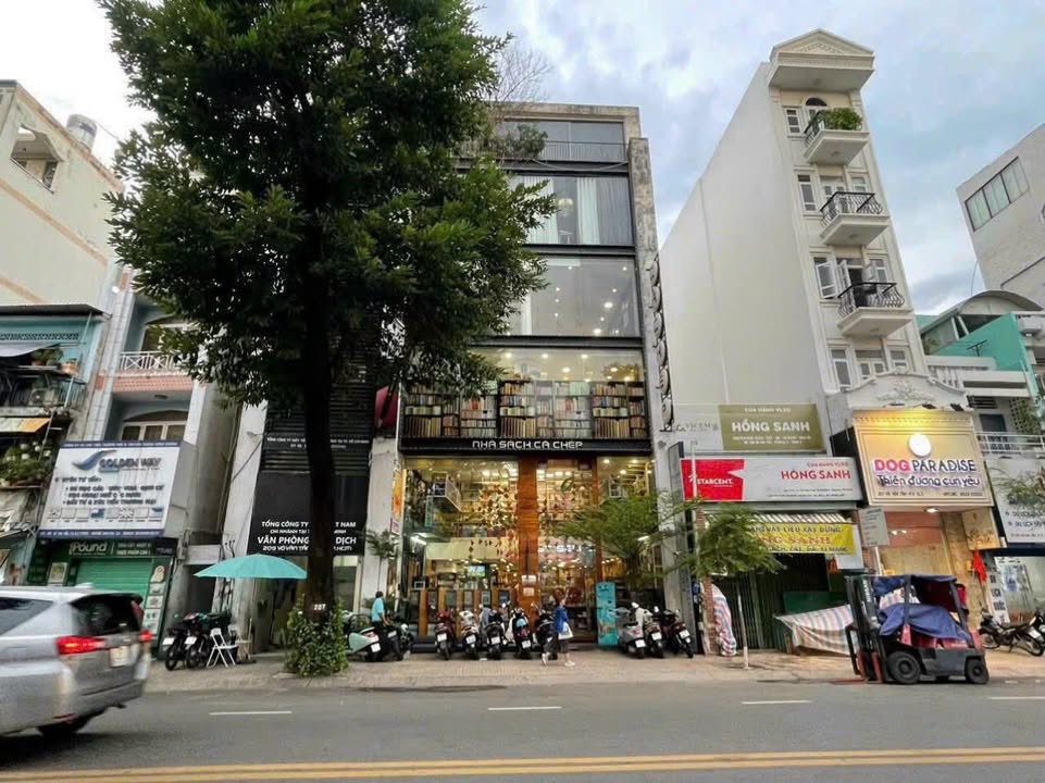 Nhà Mặt Tiền 211-213 Võ Văn Tần, Q3, 160m² - Phù hợp kinh doanh sầm uất!