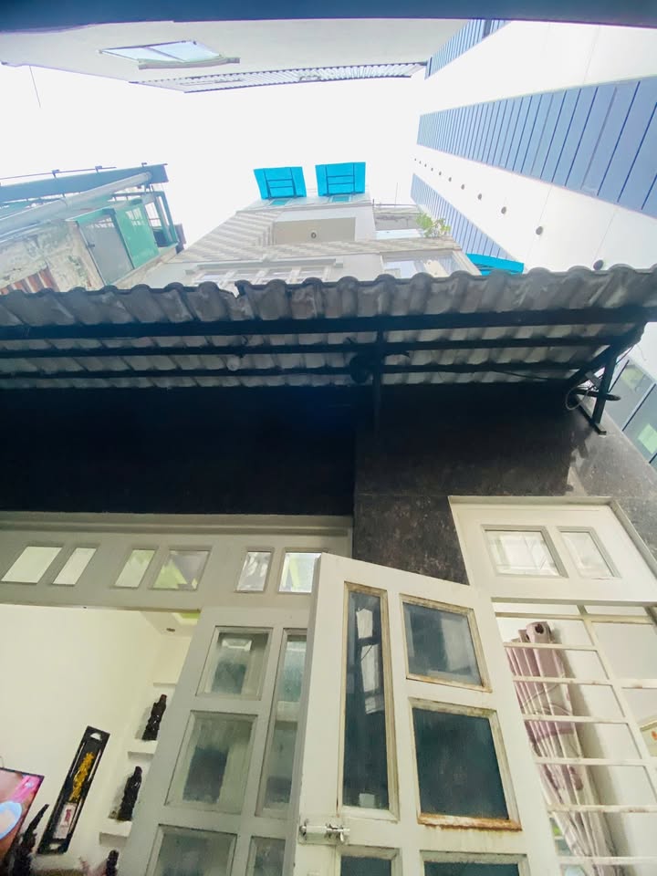 Nhà phố Bến Thành, quận 1 - 35m² giá 7.5 tỷ - Sổ hồng chính chủ, hoàn công đủ!