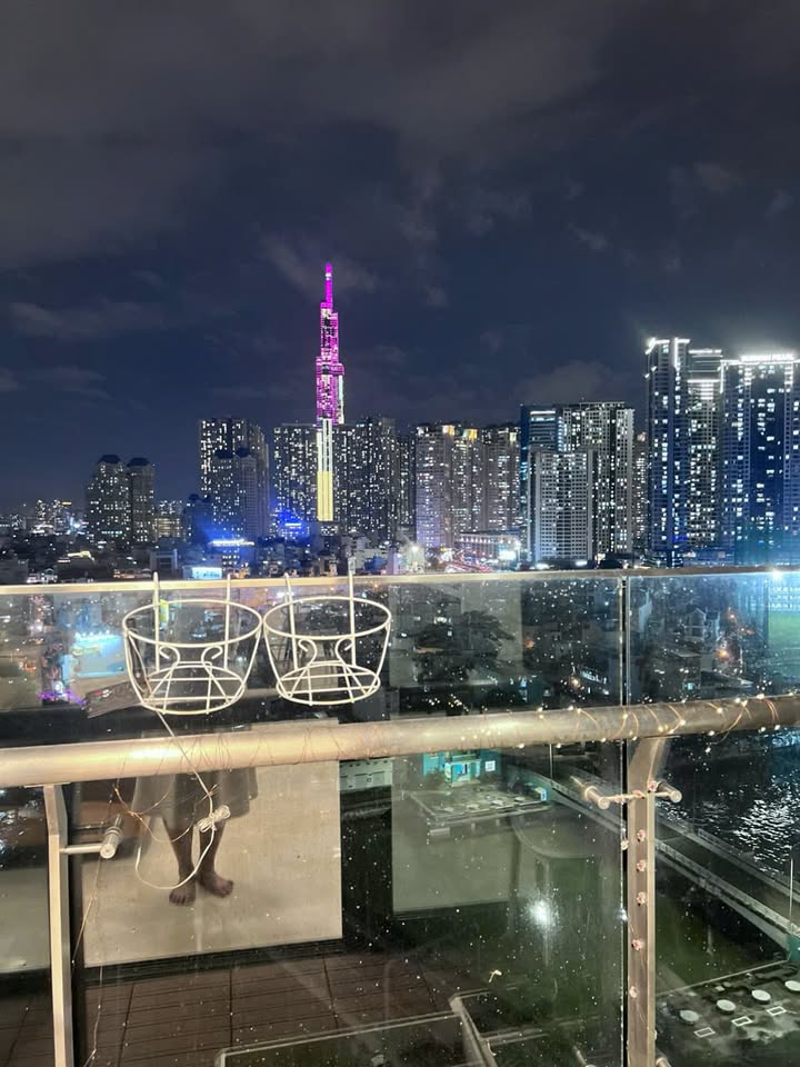 Căn hộ Vinhomes Golden River Q1 79m² giá 33 triệu - Full nội thất, View Landmark81