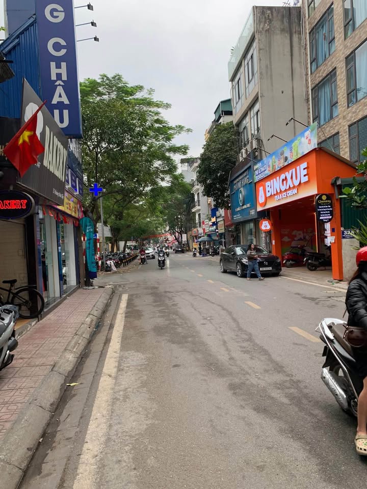 Nhà mặt phố Hoàng Như Tiếp, Long Biên 80m² giá 42 tỷ - Kinh doanh sầm uất!