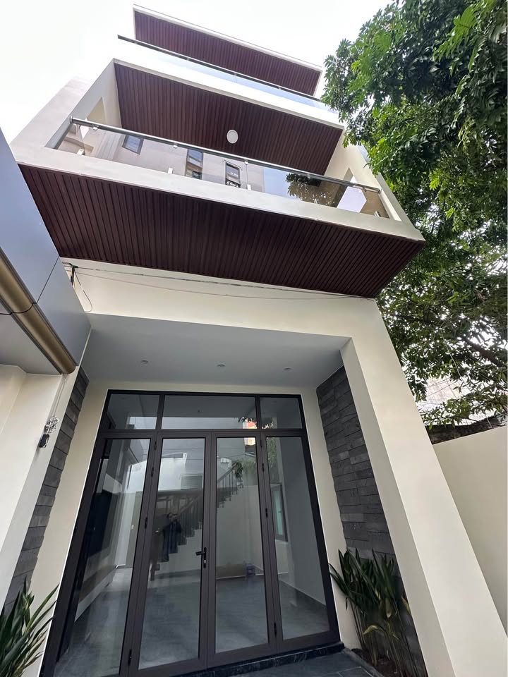 Nhà đẹp Lâm Tường 98,3m² giá 6,2 tỷ - Ô tô vào tận nhà, vị trí vàng!