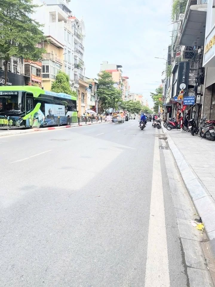 Nhà mặt phố Tôn Đức Thắng 92m² giá 9 tỷ - Kinh doanh sầm uất!