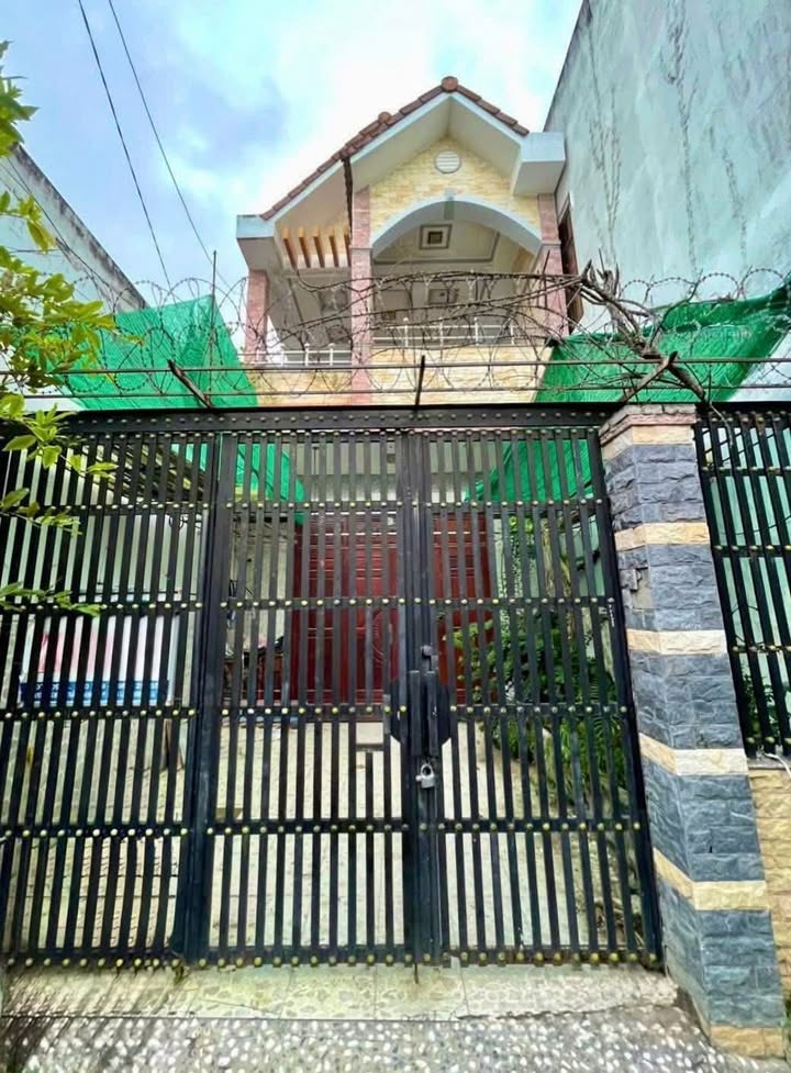 Nhà trệt lầu kiên cố 108m² giá 3.55 tỷ - Sân vườn rộng rãi ngay trung tâm Cần Thơ!